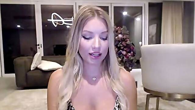 Solo Amateur Latina Teen With Big Boobs on Webcam