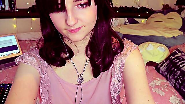 Amateur Webcam Teen Masturbates And Teases