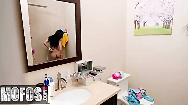 Flirtatious J Mac and Jaye Summers - cum in mouth video - Mofos
