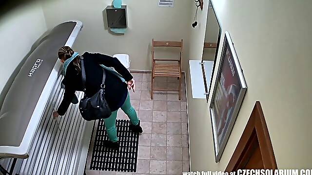 Live voyeur masturbation in Czech solarium