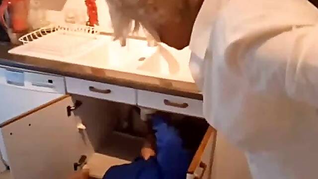 Le plombier nique sa cliente
