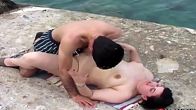 Turkish amateur babe gets her pussy eaten and fucked hard