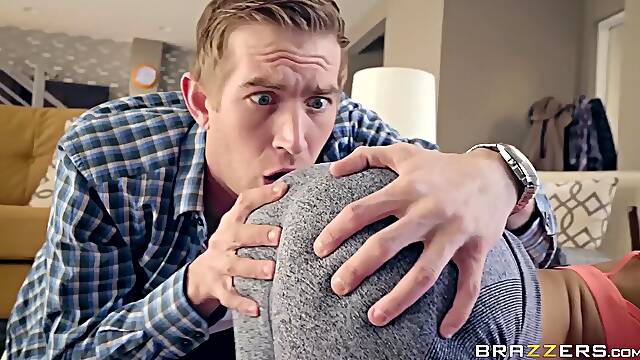 Cute Holly Hendrix and Mandy Muse 3some porn scene