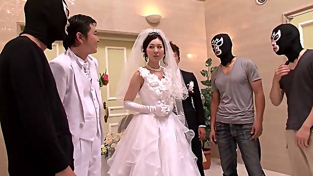 Yui Tatsumi Off-season Flowering Gangbang Wedding Aisle