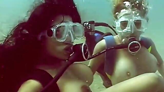 Naked girls underwater video