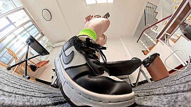 6K VR360ERER Nike sports shoes and socks trample on you 1