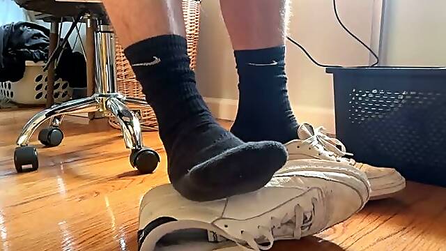 Worship MasterMateos feet under his desk while he works