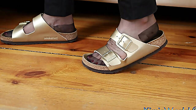 Minimalistic Nylon Moments - Dangling & Shoeplay