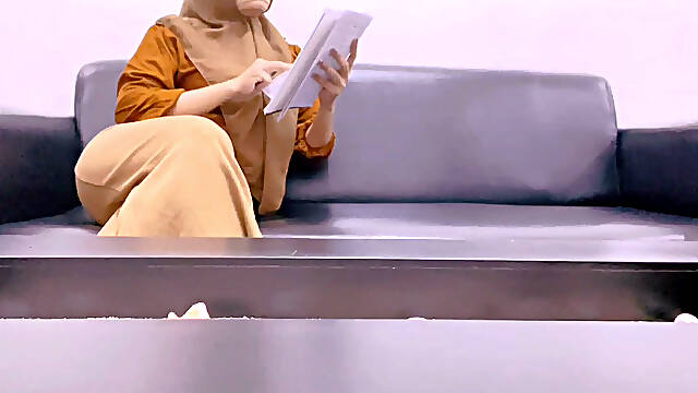 Teachers Are Late in Their Paychecks Booked on Brondong