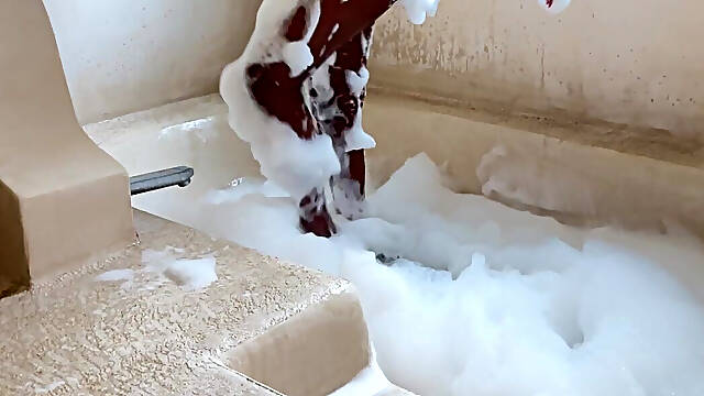 Play with Me in the Bath Tub
