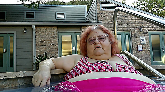 Big Beauty Nurse Vicki Shows off Her Water Shoes and